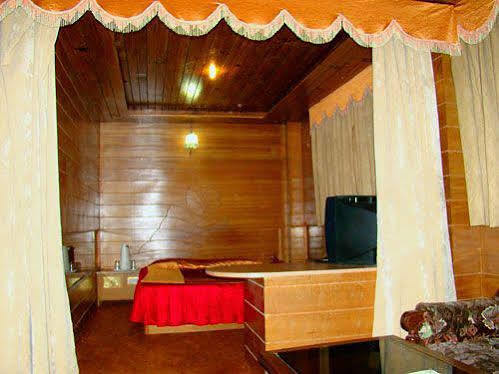 Chandermukhi Hotel Manāli エクステリア 写真
